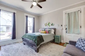 Downtown Studio w/ Kitchenette, No Airbnb Fees - Image 3