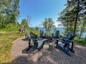 Lakeside and Treehouse on Lake Superior in - Image 2