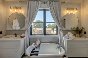 Pearl of Sheridan — Luxe Downtown 3BR - Image 3