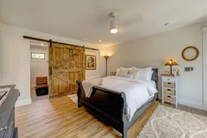 Pearl of Sheridan — Luxe Downtown 3BR - Image 2