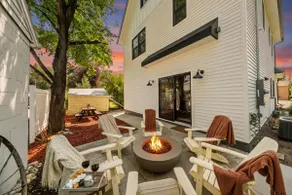 Pearl of Sheridan — Luxe Downtown 3BR - Image 5