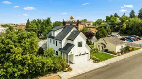 Pearl of Sheridan — Luxe Downtown 3BR - Image 4