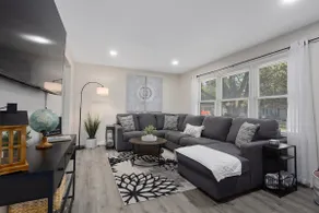 Adorable Home King Beds,Fenced Yard | Sleeps 6 - Image 2
