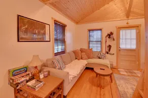 Cozy Beattyville Cabin w/ Fire Pit - Image 5