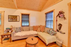 Cozy Beattyville Cabin w/ Fire Pit - Image 4