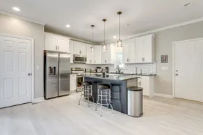 Walk to Mercedes-Benz! Centrally Located ATL Base - Image 2