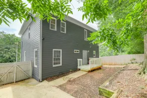 Walk to Mercedes-Benz! Centrally Located ATL Base - Image 4