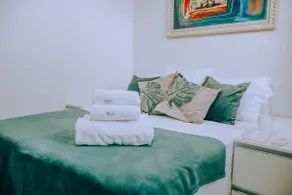 high-end apartment in the center - Image 3