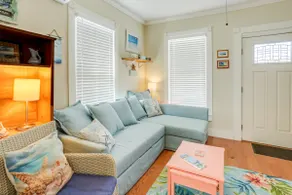 1 Mi to Beach: Colorful Cottage in Galveston! - Image 4