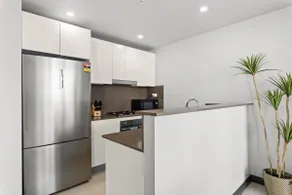Central 2-Bed with Parking & Stunning Views - Image 2