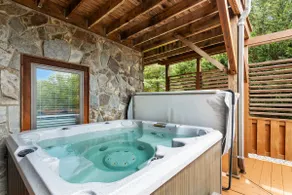 Upscale Mountain Cabin with Great Views - Image 4