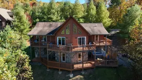 Upscale Mountain Cabin with Great Views - Image 3