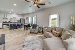 Walkable Neighborhood! Extended Stay in McAlester - Image 5