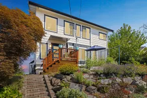 4-Bd w/ AC, Walk to Light Rail, Yard, VIEW Dog OK! - Image 2