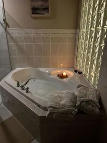 Five Gables: private salt water hot tub, fireplace - Image 4