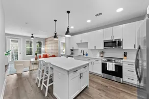 Beachy Bliss: Elegant 2BR/2BA with Pool & Gym - Image 5