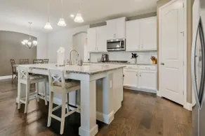 Stylish 3BR Near Lake & Downtown w/ Patio & WiFi - Image 4
