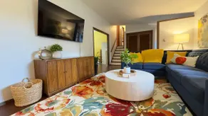 Olympia Oasis: 5br 10+ Guests - Image 1