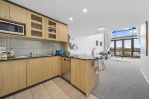 Loft-Style CBD 1-Bed with Rooftop Terrace  BBQ - Image 3