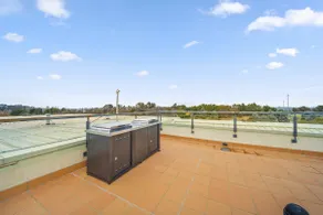 Loft-Style CBD 1-Bed with Rooftop Terrace  BBQ - Image 4