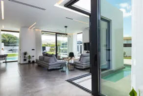 Family 4BR Villa, Ping Pong w Steps to Amenities - Image 4