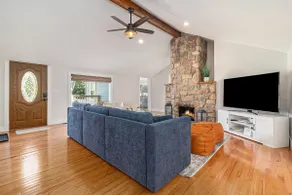 Remodeled Home Near Lake Mi, Fire Pit - Image 4