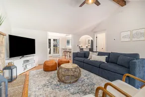 Remodeled Home Near Lake Mi, Fire Pit - Image 2