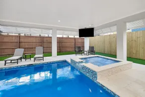 Opened 2025 Luxury Beach House POOL Steps to Beach - Image 2