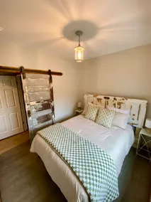The Madison Inn, Est 1925 Historic suite 107 - Image 3