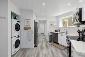 West Coquitlam House: 2BR Family-Friendly Home - Image 2