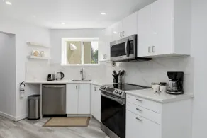 West Coquitlam House: 2BR Family-Friendly Home - Image 5