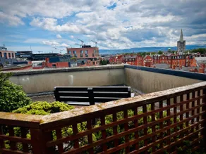 Newly Renovated Christchurch 1BD Roof Garden - Image 4
