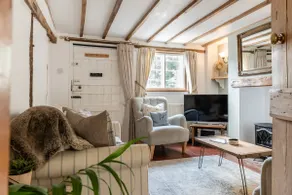 Poppy Cottage - Cosy 2 Bedroom, Perfect for Family! - Image 2