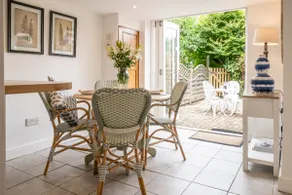 Poppy Cottage - Cosy 2 Bedroom, Perfect for Family! - Image 4