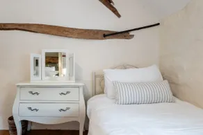 Poppy Cottage - Cosy 2 Bedroom, Perfect for Family! - Image 3