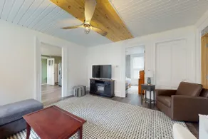 2BR apartment in town, close to wine trail & lakes - Image 4