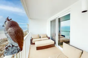 Cozy 2BR with amazing views, beach service & pool - Image 2