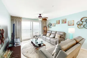 Cozy 2BR with amazing views, beach service & pool - Image 4