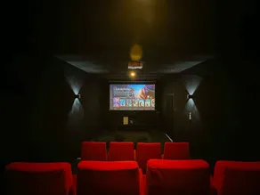 Villa with pool, home theater, private land - Image 4