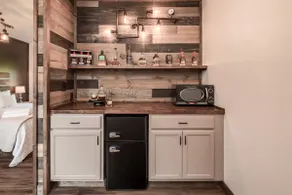 Lounge & Cozy Living | Free Parking - Image 3