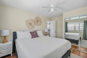 2 bed, Just a few Minutes to Airport & Old Town, Great City Skyline Views - Image 3
