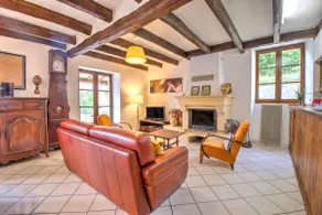 Villa with pool in the countryside - Image 3