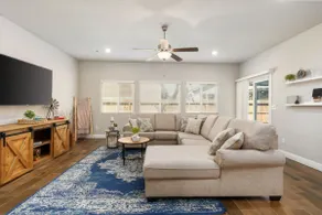Luxe Vista | King Bed | EV Charger - Image 3