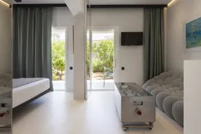 Modern studio in the heart of Old Port in Spetses - Image 5