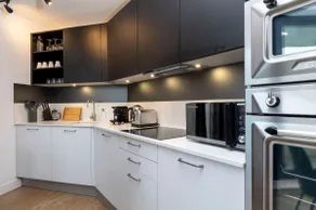 Ovitzia - Modern Flat - Private Balcony | Lift - Image 5