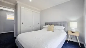 Tanderra Modern Spacious Walkable Wagga Townhouse - Image 5