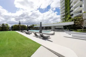 Palm Beach Luxury Apartment with Hinterland Views - Image 4