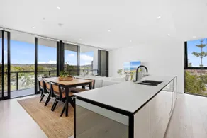 Palm Beach Luxury Apartment with Hinterland Views - Image 3