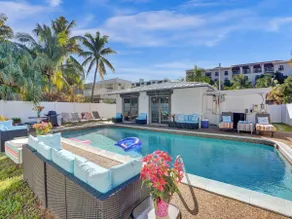 *Speacials*On Ocean Blvd. Heated pool. 100”TV. - Image 2
