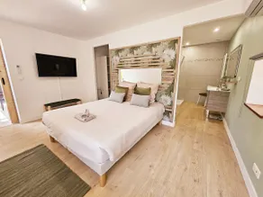 Spacious loft-style house with a pool table - Image 3